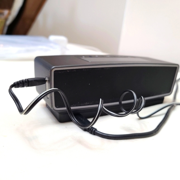 Bose Sound Link Mini II Portable Speaker - Picture 4 of 9